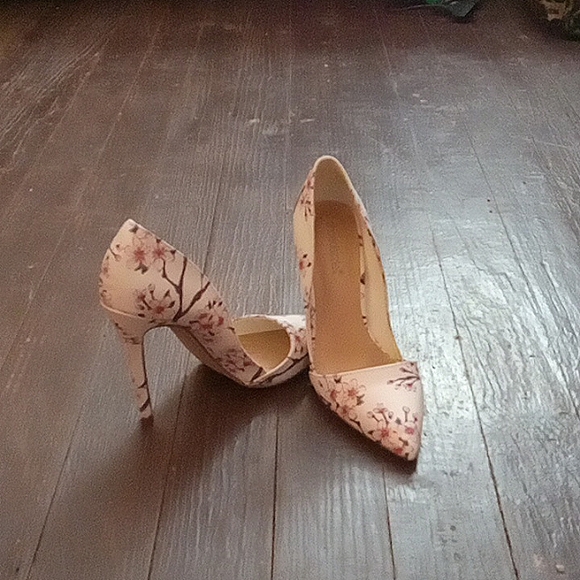 Heels - Picture 1 of 1